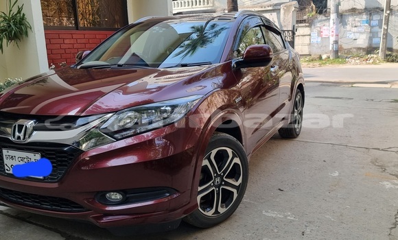 Buy Used Honda Vezel Maroon Car In Dhaka In Dhaka Garirbazar