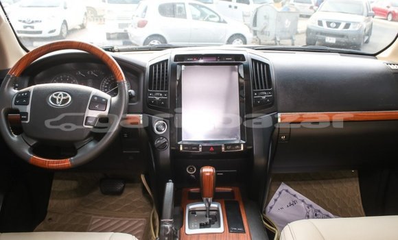 কেনা আমদানি Toyota Land Cruiser White গাড়ী মধ্যে ইম্পোর্ট - দুবাই মধ্যে Bandarban কেনা আমদানি Toyota Land Cruiser White গাড়ী মধ্যে ইম্পোর্ট - দুবাই মধ্যে Bandarban