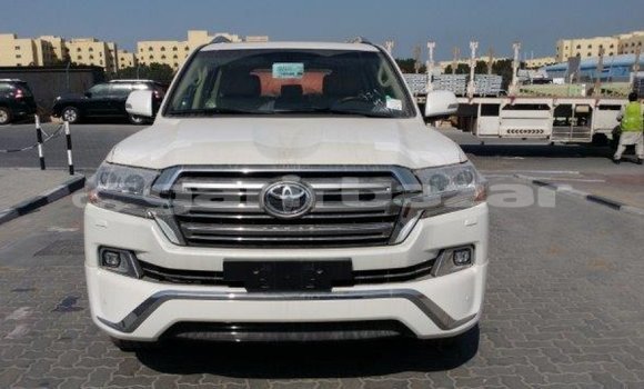 কেনা আমদানি Toyota Land Cruiser White গাড়ী মধ্যে ইম্পোর্ট - দুবাই মধ্যে Bandarban কেনা আমদানি Toyota Land Cruiser White গাড়ী মধ্যে ইম্পোর্ট - দুবাই মধ্যে Bandarban