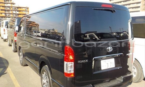 Buy Used 2021 Toyota Hiace in Bajitpur, Kishorganj Buy Used 2021 Toyota Hiace in Bajitpur, Kishorganj