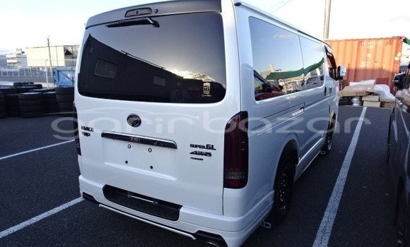 Buy Used 2019 Toyota Hiace in Bajitpur, Kishorganj Buy Used 2019 Toyota Hiace in Bajitpur, Kishorganj