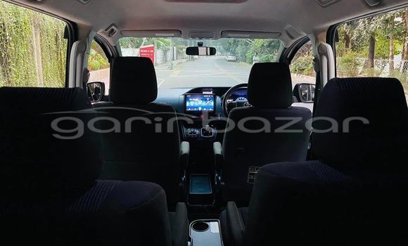 Buy Used 2020 Toyota Noah in Bajitpur, Kishorganj Buy Used 2020 Toyota Noah in Bajitpur, Kishorganj