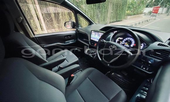 Buy Used 2020 Toyota Noah in Bajitpur, Kishorganj Buy Used 2020 Toyota Noah in Bajitpur, Kishorganj