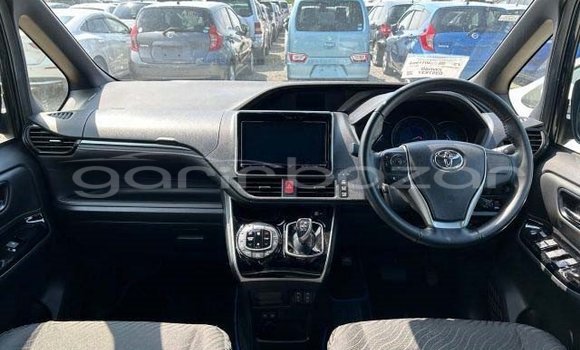 Buy Used 2021 Toyota Esquire in Bagerhat, Khulna Buy Used 2021 Toyota Esquire in Bagerhat, Khulna