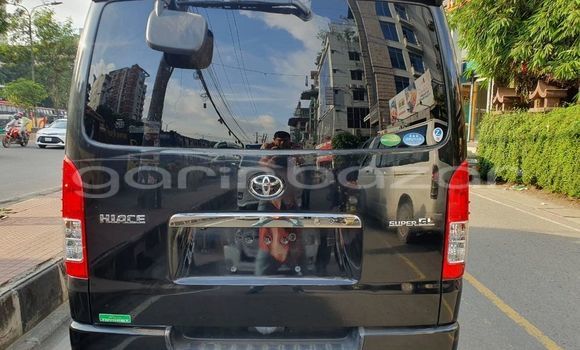 Buy Used 2021 Toyota Hiace in Bagerhat, Khulna Buy Used 2021 Toyota Hiace in Bagerhat, Khulna