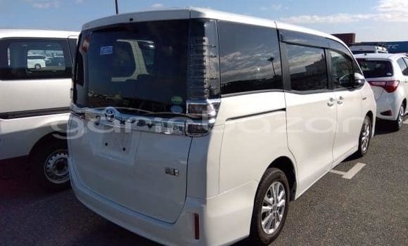 কেনা ব্যবহৃত Toyota Voxy White গাড়ী মধ্যে বদরগঞ্জ মধ্যে Rangpur কেনা ব্যবহৃত Toyota Voxy White গাড়ী মধ্যে বদরগঞ্জ মধ্যে Rangpur