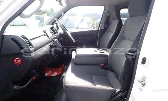 কেনা ব্যবহৃত Toyota Hiace White গাড়ী মধ্যে আলমডাঙ্গা মধ্যে Chuadanga কেনা ব্যবহৃত Toyota Hiace White গাড়ী মধ্যে আলমডাঙ্গা মধ্যে Chuadanga