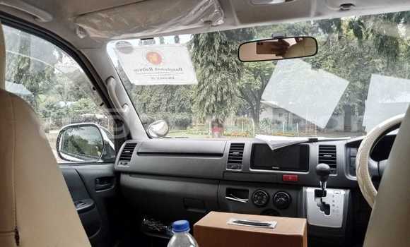 Buy Used 2017 Toyota Hiace gl in Dhaka, Dhaka Buy Used 2017 Toyota Hiace gl in Dhaka, Dhaka