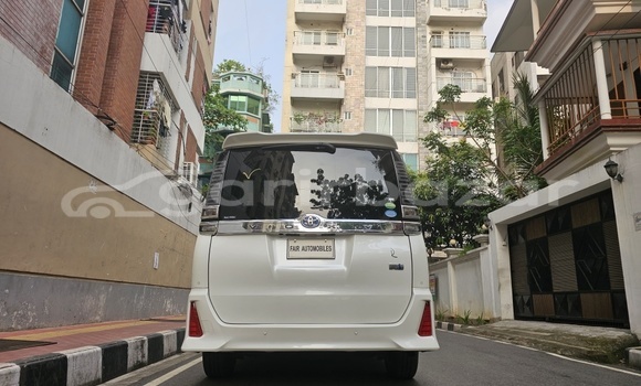 Buy Import 2019 Toyota voxy zs kiramiki in Dhaka, Dhaka Buy Import 2019 Toyota voxy zs kiramiki in Dhaka, Dhaka