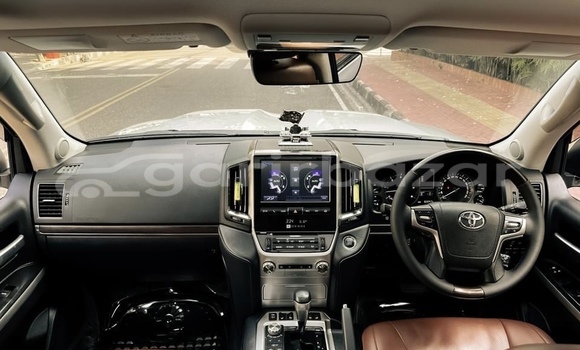 Buy Used 2019 Toyota Land Cruiser in Dhaka, Dhaka Buy Used 2019 Toyota Land Cruiser in Dhaka, Dhaka