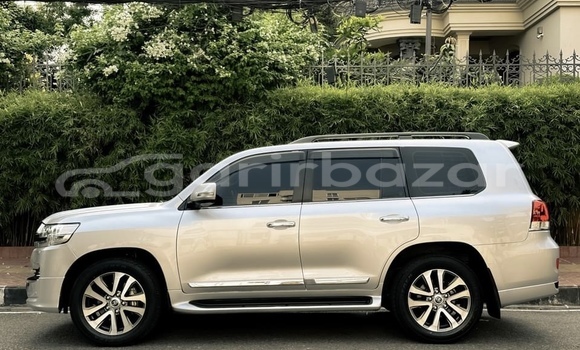Buy Used 2019 Toyota Land Cruiser in Dhaka, Dhaka Buy Used 2019 Toyota Land Cruiser in Dhaka, Dhaka