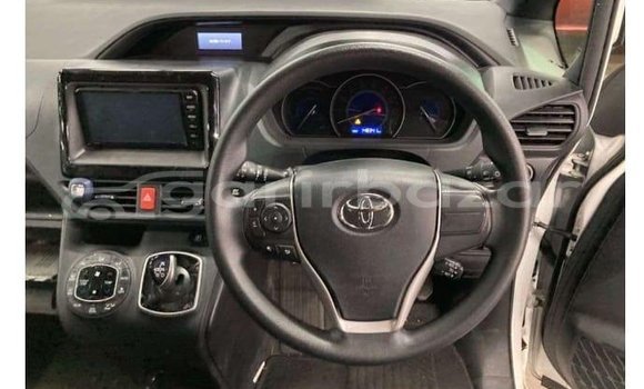 কেনা ব্যবহৃত Toyota Noah White গাড়ী মধ্যে ঢাকা মধ্যে Dhaka কেনা ব্যবহৃত Toyota Noah White গাড়ী মধ্যে ঢাকা মধ্যে Dhaka