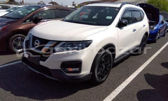 কেনা ব্যবহৃত Nissan X-Trail White গাড়ী মধ্যে ঢাকা মধ্যে Dhaka