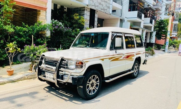 Buy Used 2022 Mitsubishi pajero in Dhaka, Dhaka Buy Used 2022 Mitsubishi pajero in Dhaka, Dhaka