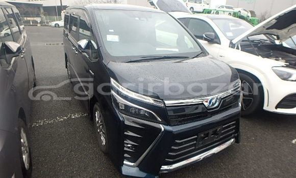 কেনা আমদানি Toyota voxy zs kiramiki Mica blue গাড়ী মধ্যে ঢাকা মধ্যে Dhaka