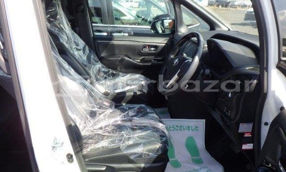 কেনা ব্যবহৃত Toyota Esquire White গাড়ী মধ্যে ঢাকা মধ্যে Dhaka কেনা ব্যবহৃত Toyota Esquire White গাড়ী মধ্যে ঢাকা মধ্যে Dhaka