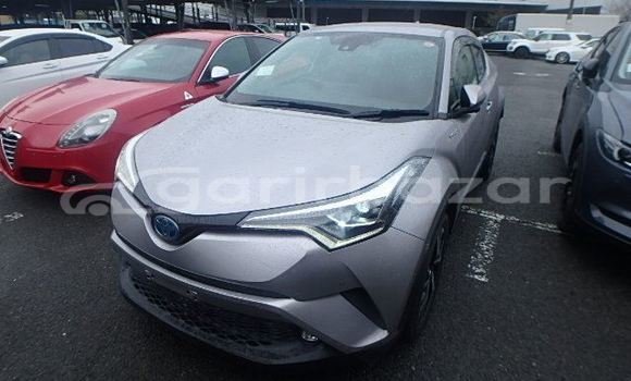 কেনা আমদানি Toyota CH-R Gray গাড়ী মধ্যে ঢাকা মধ্যে Dhaka