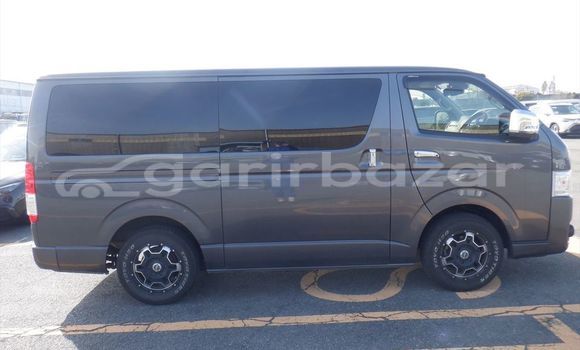 Buy Used 2021 Toyota Hiace in Dhaka, Dhaka Buy Used 2021 Toyota Hiace in Dhaka, Dhaka