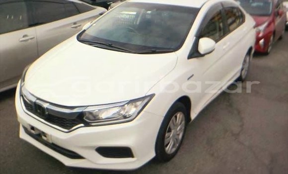 Buy Used 2017 Honda Grace in Dhaka, Dhaka Buy Used 2017 Honda Grace in Dhaka, Dhaka