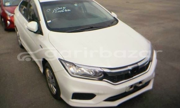 Buy Used 2017 Honda Grace in Dhaka, Dhaka Buy Used 2017 Honda Grace in Dhaka, Dhaka