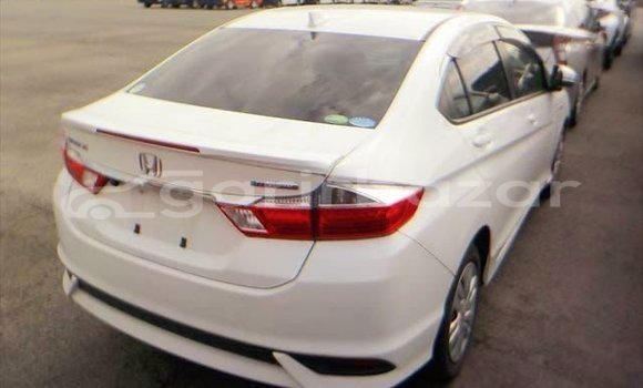 Buy Used 2017 Honda Grace in Dhaka, Dhaka Buy Used 2017 Honda Grace in Dhaka, Dhaka