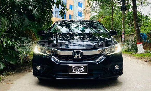 Buy Used 2017 Honda Grace in Dhaka, Dhaka Buy Used 2017 Honda Grace in Dhaka, Dhaka