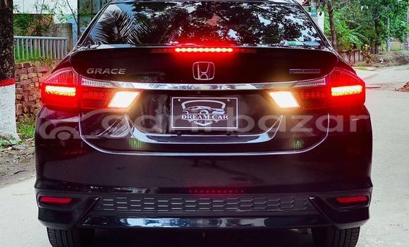 Buy Used 2017 Honda Grace in Dhaka, Dhaka Buy Used 2017 Honda Grace in Dhaka, Dhaka