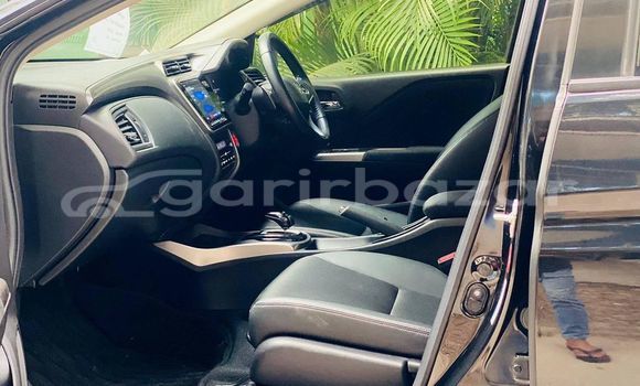 Buy Used 2017 Honda Grace in Dhaka, Dhaka Buy Used 2017 Honda Grace in Dhaka, Dhaka