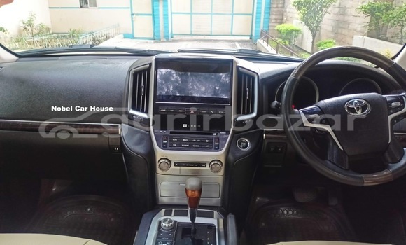 Buy Used 2011 Toyota Land Cruiser in Dhaka, Dhaka Buy Used 2011 Toyota Land Cruiser in Dhaka, Dhaka