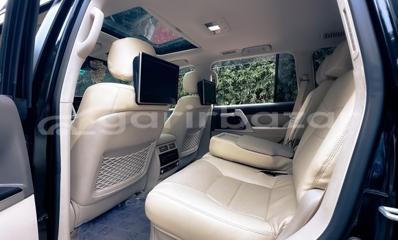 Buy Used 2018 Toyota Land Cruiser in Dhaka, Dhaka Buy Used 2018 Toyota Land Cruiser in Dhaka, Dhaka