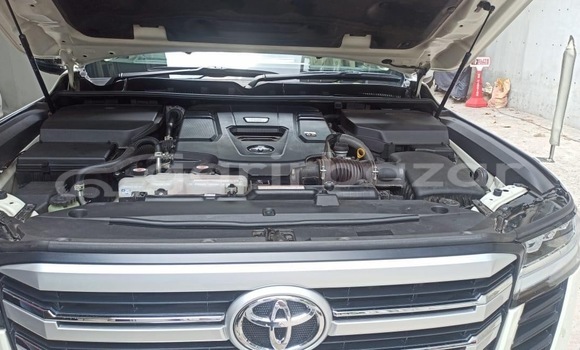 Buy Used 2022 Toyota land cruiser zx in Dhaka, Dhaka Buy Used 2022 Toyota land cruiser zx in Dhaka, Dhaka
