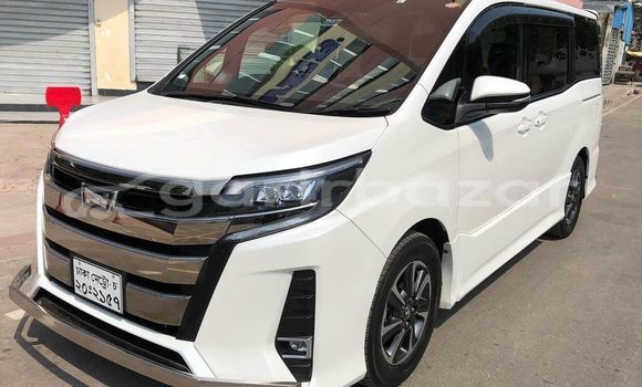 Buy Used 2017 Toyota Noah in Dhaka, Dhaka Buy Used 2017 Toyota Noah in Dhaka, Dhaka