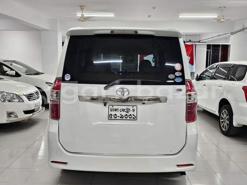 Big with watermark toyota noah dhaka dhaka 17101