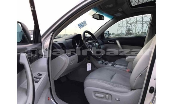 Buy Import 2012 Toyota Highlander in Import - Dubai, Bandarban Buy Import 2012 Toyota Highlander in Import - Dubai, Bandarban