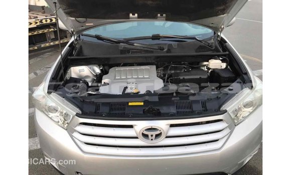 Buy Import 2012 Toyota Highlander in Import - Dubai, Bandarban Buy Import 2012 Toyota Highlander in Import - Dubai, Bandarban