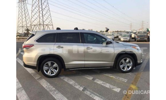 Buy Import 2015 Toyota Highlander in Import - Dubai, Bandarban Buy Import 2015 Toyota Highlander in Import - Dubai, Bandarban