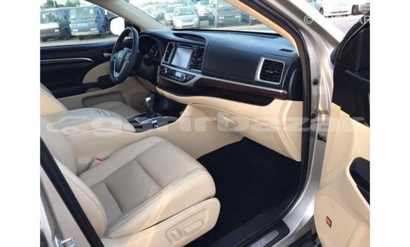 Buy Import 2015 Toyota Highlander in Import - Dubai, Bandarban Buy Import 2015 Toyota Highlander in Import - Dubai, Bandarban