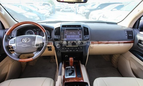 কেনা আমদানি Toyota Land Cruiser White গাড়ী মধ্যে ইম্পোর্ট - দুবাই মধ্যে Bandarban কেনা আমদানি Toyota Land Cruiser White গাড়ী মধ্যে ইম্পোর্ট - দুবাই মধ্যে Bandarban