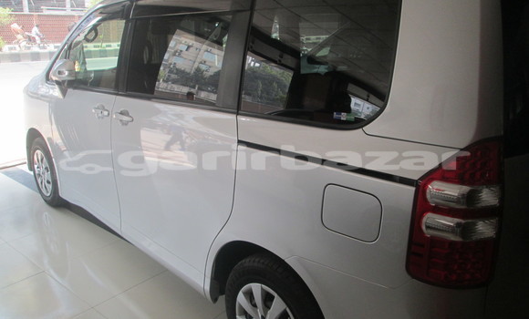 Buy Import Toyota Noah in Dhaka, Dhaka Buy Import Toyota Noah in Dhaka, Dhaka