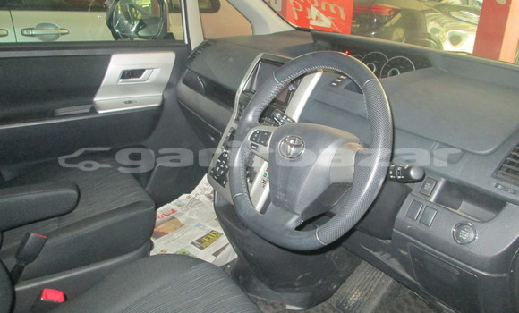 Buy Import Toyota Noah in Dhaka, Dhaka Buy Import Toyota Noah in Dhaka, Dhaka