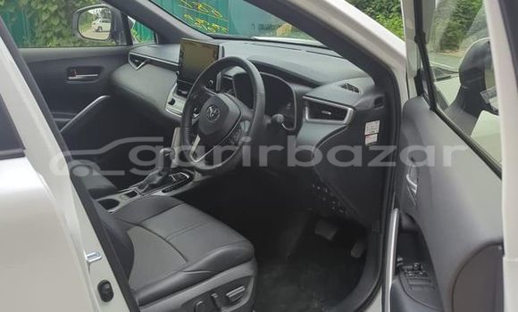 কেনা নতুন Toyota Corolla Cross White গাড়ী মধ্যে ঢাকা মধ্যে Dhaka কেনা নতুন Toyota Corolla Cross White গাড়ী মধ্যে ঢাকা মধ্যে Dhaka