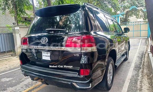 Buy Used 2015 Toyota Land cruiser prado in Dhaka, Dhaka Buy Used 2015 Toyota Land cruiser prado in Dhaka, Dhaka