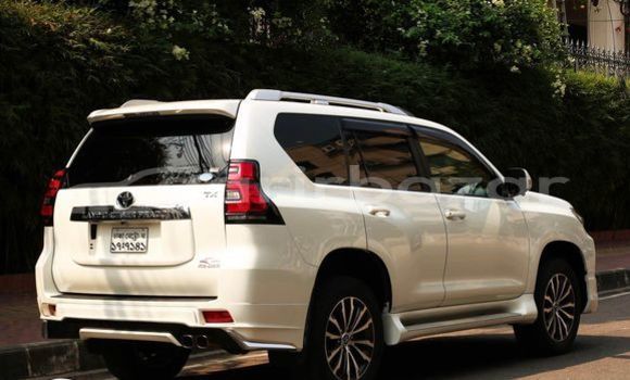 Buy Used 2018 Toyota Prado in Dhaka, Dhaka Buy Used 2018 Toyota Prado in Dhaka, Dhaka