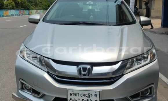 Buy Used 2016 Honda Grace in Dhaka, Dhaka Buy Used 2016 Honda Grace in Dhaka, Dhaka