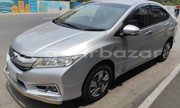 Buy Used 2016 Honda Grace in Dhaka, Dhaka Buy Used 2016 Honda Grace in Dhaka, Dhaka