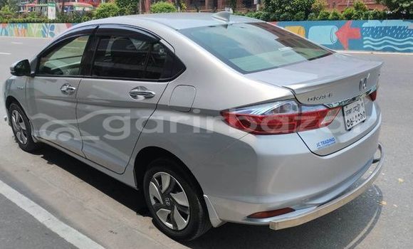 Buy Used 2016 Honda Grace in Dhaka, Dhaka Buy Used 2016 Honda Grace in Dhaka, Dhaka