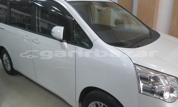 কেনা আমদানি Toyota Noah White গাড়ী মধ্যে ঢাকা মধ্যে Dhaka কেনা আমদানি Toyota Noah White গাড়ী মধ্যে ঢাকা মধ্যে Dhaka