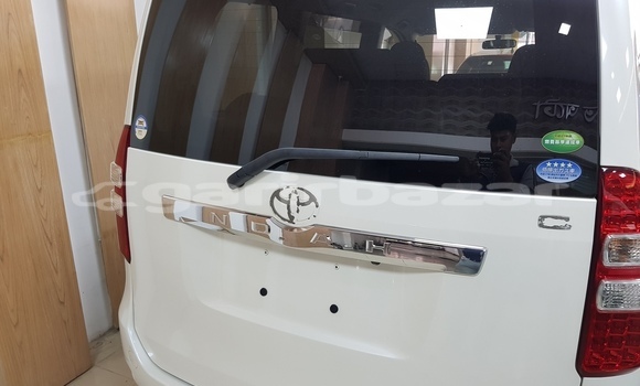 কেনা আমদানি Toyota Noah White গাড়ী মধ্যে ঢাকা মধ্যে Dhaka কেনা আমদানি Toyota Noah White গাড়ী মধ্যে ঢাকা মধ্যে Dhaka