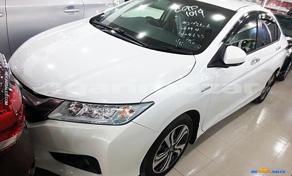 Buy Import Honda Grace in Dhaka, Dhaka Buy Import Honda Grace in Dhaka, Dhaka