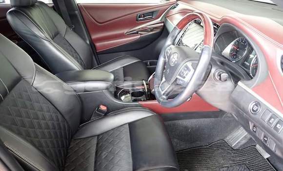 Buy Import Toyota Harrier in Dhaka, Dhaka Buy Import Toyota Harrier in Dhaka, Dhaka